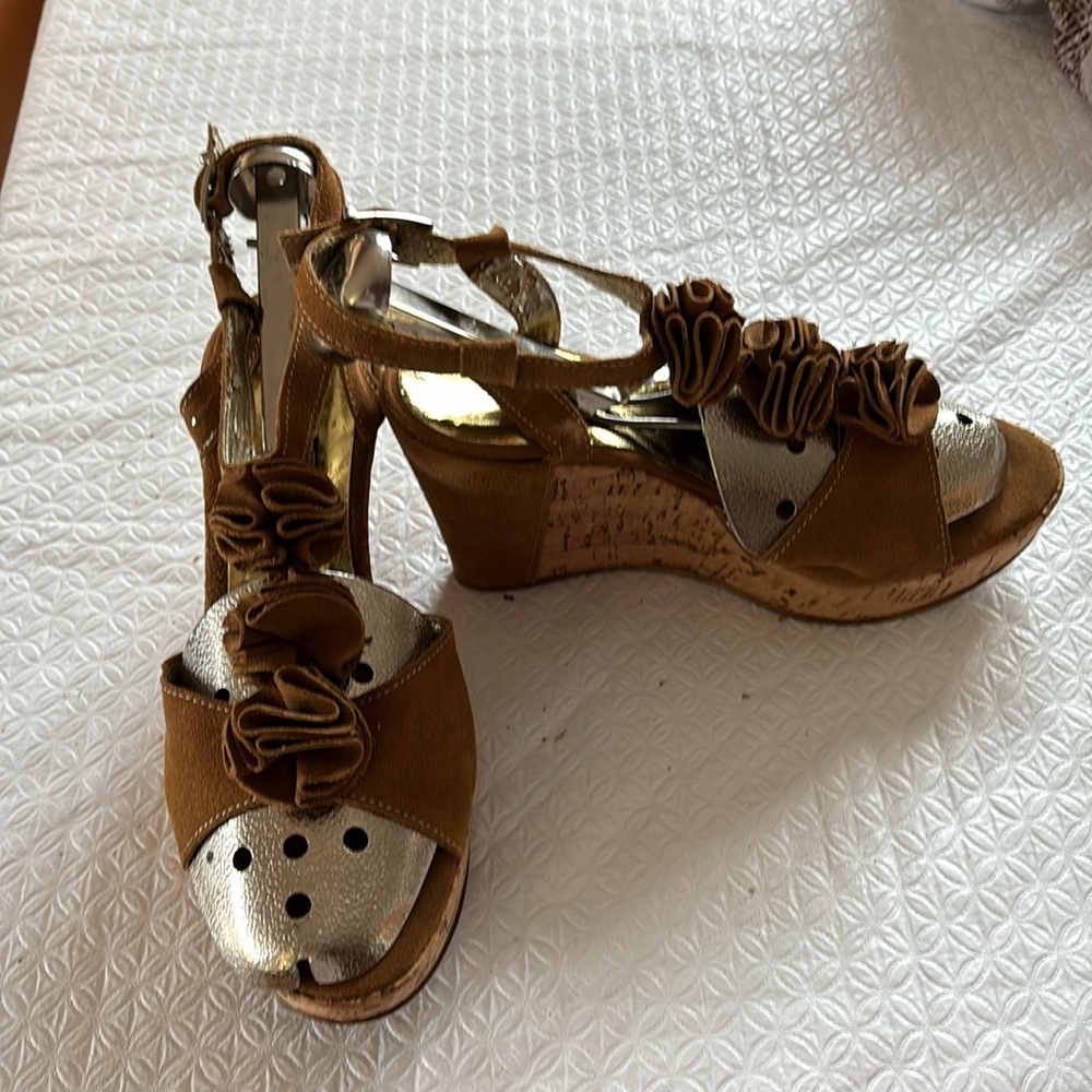Made in Italy. Suede & Cork platforms in‎ Carmel colour by KNOCK-OUT. Size 6.5